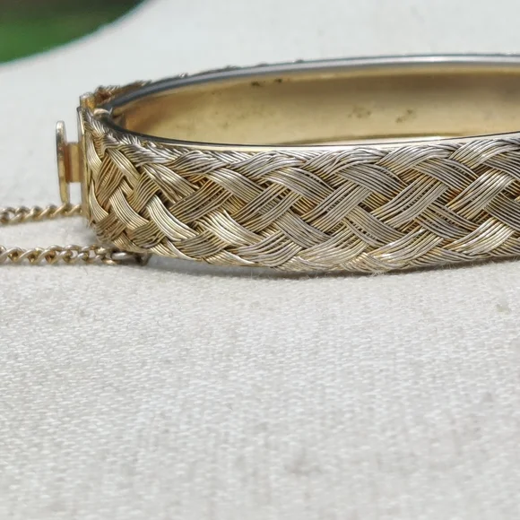 Vintage cross cross hinged bracelet with safety chain - Picture 3 of 7